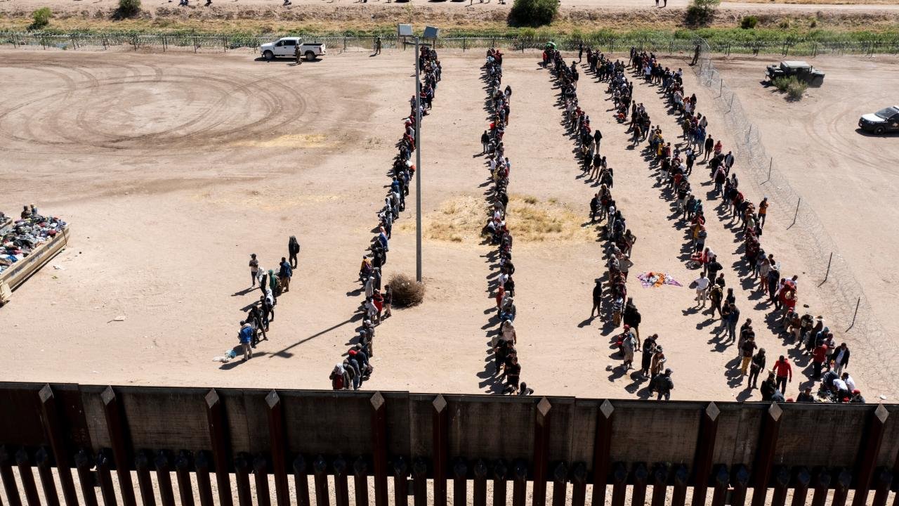 Hundreds of chinese migrants detained at us border amid coronavirus tied travel ban