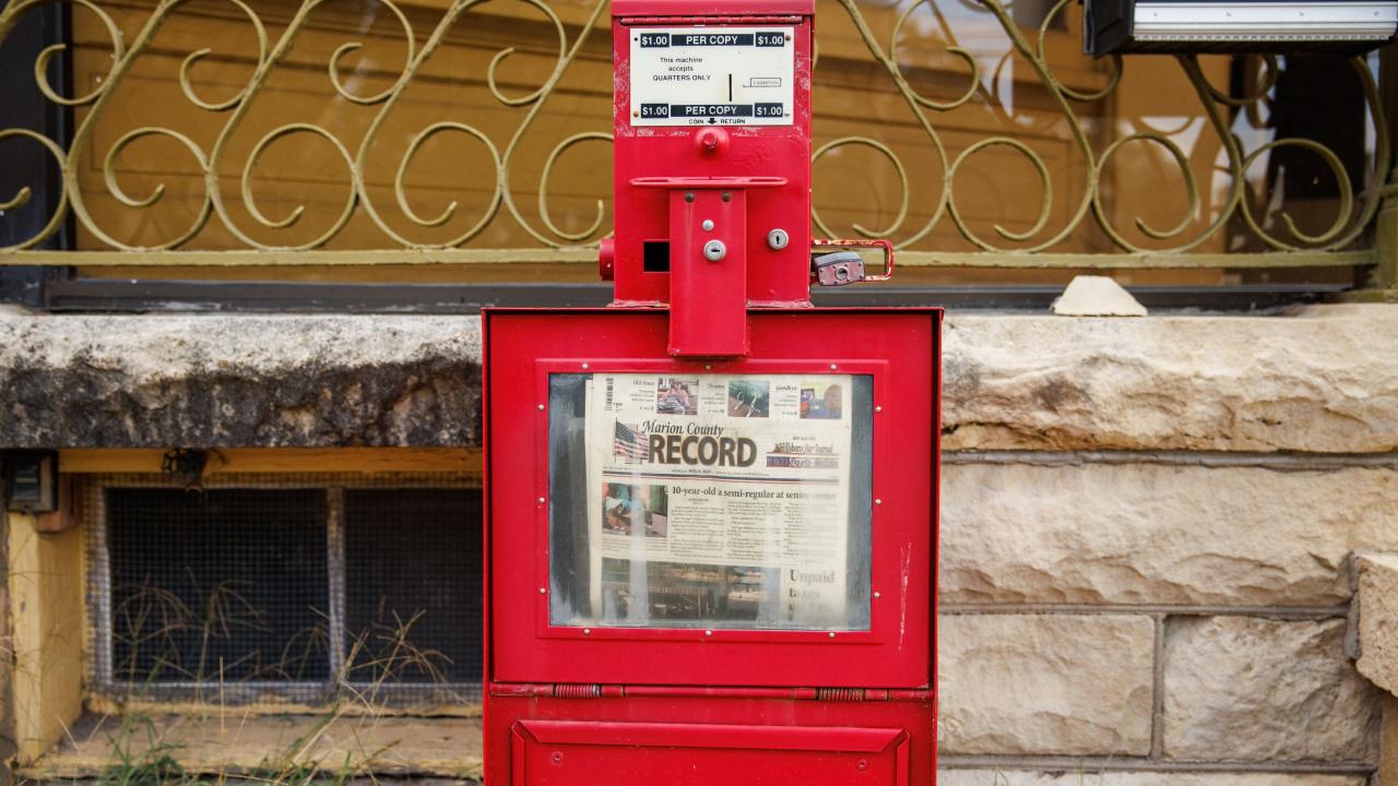 Police in kansas execute chilling raid on small town newspaper seizing phones and computers