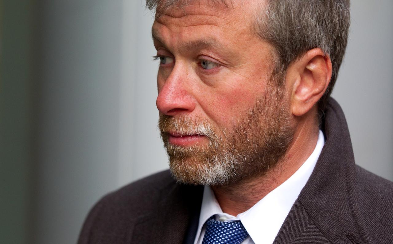 Russian billionaire roman abramovich 6 others hit with asset freezes travel bans