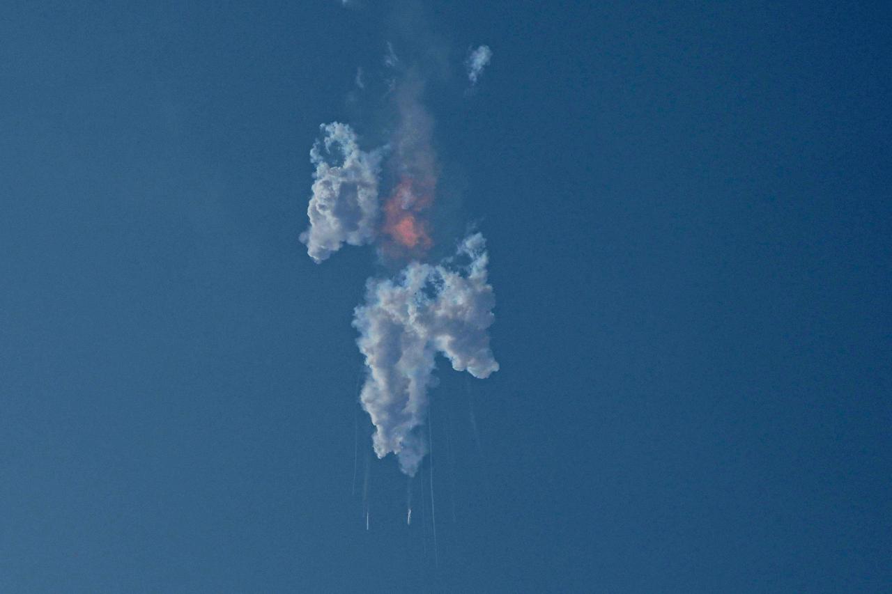 Spacexs 2nd giant rocket launch attempt ends in explosions