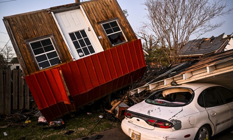 Tornadoes kill at least 26 in mississippi