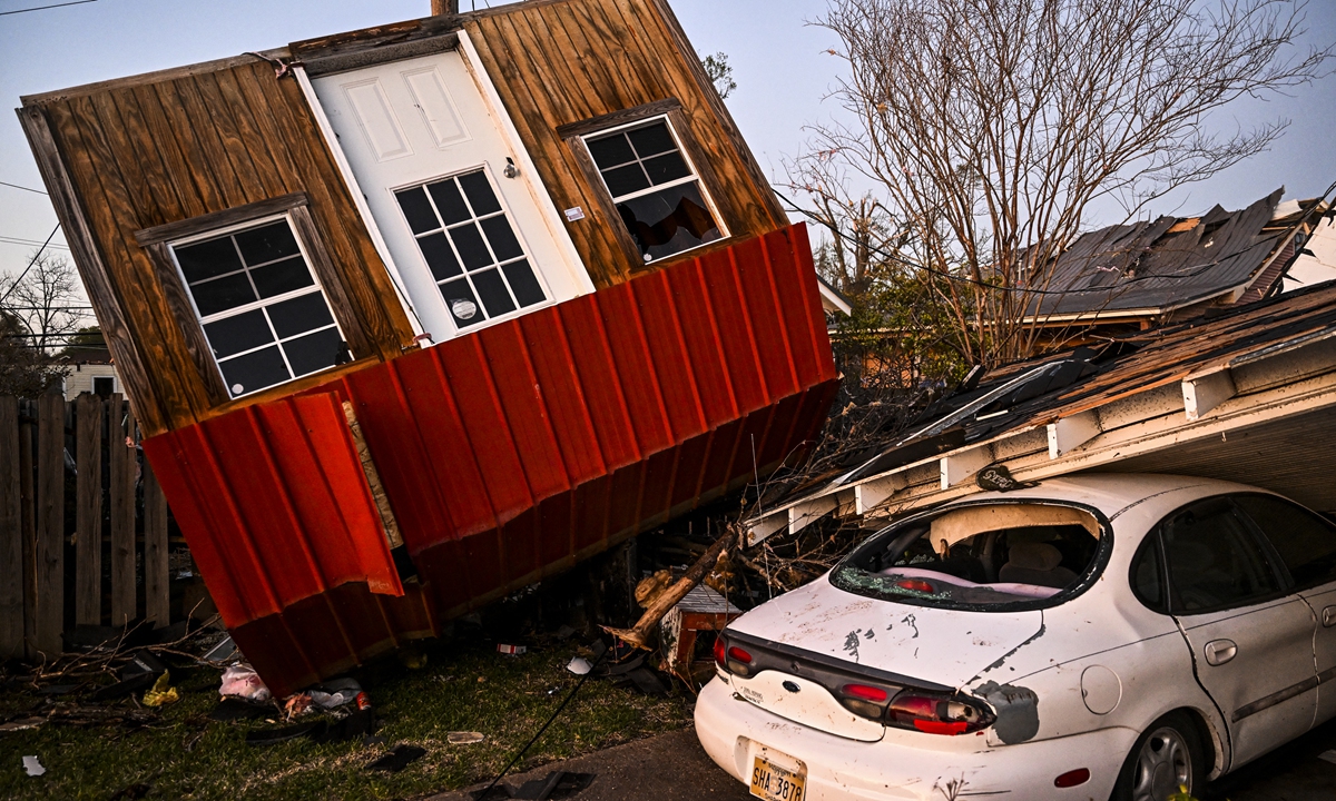 Tornadoes kill at least 26 in mississippi