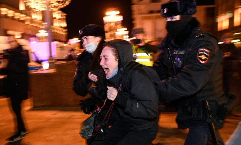 Thousands arrested in russian cities for protesting ukraine invasion