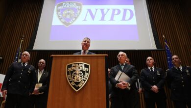 De blasio calls on cuomo to apologize to nypd as petty feud continues despite riots