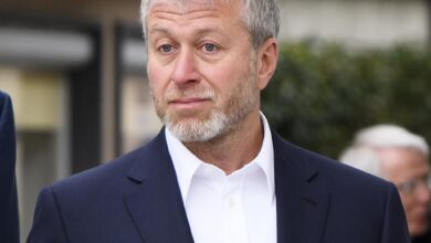 Russian billionaire roman abramovich 6 others hit with asset freezes travel bans