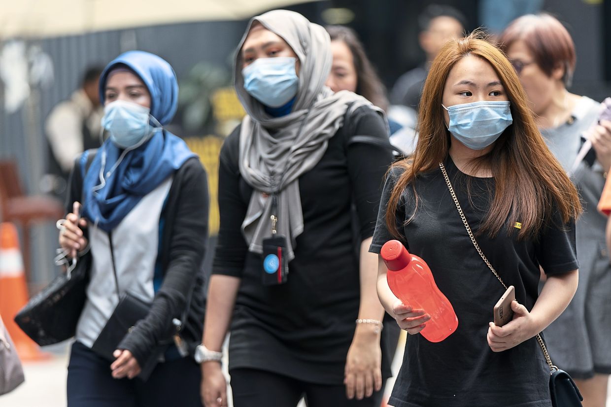 Masks or not doctors debate best way to get economy back to normal