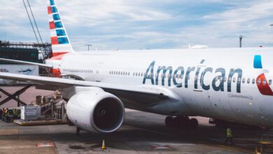 American airlines passenger claims hipaa rights over refusing to wear mask divulge medical condition