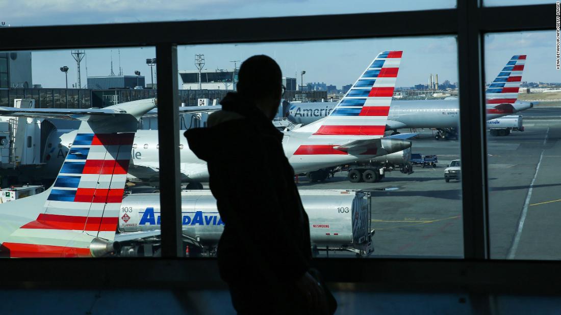 American airlines passenger claims hipaa rights over refusing to wear mask divulge medical condition