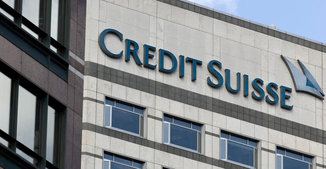 Clients pull out 120 billion from credit suisse as bank registers fourth quarter losses worst year since financial crisis