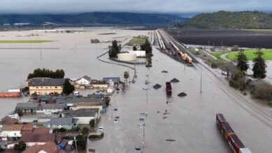 Thousands evacuated after levee breached in california officials