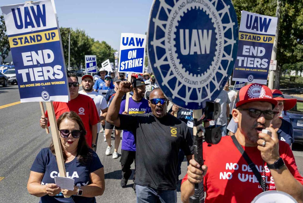 Concerns about auto workers strike at ford gm and stellantis gain steam