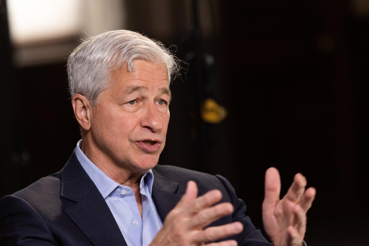 Jpmorgan chase ceo jamie dimon warns he stills believes a us recession is coming