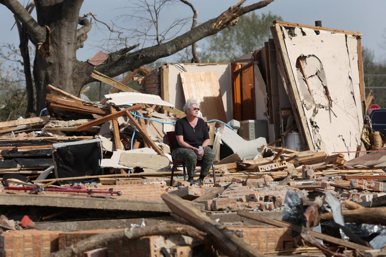 Tornadoes kill at least 26 in mississippi