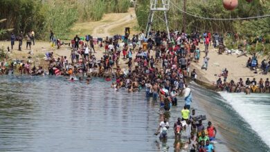 Un giving humanitarian cash to migrants heading to us border