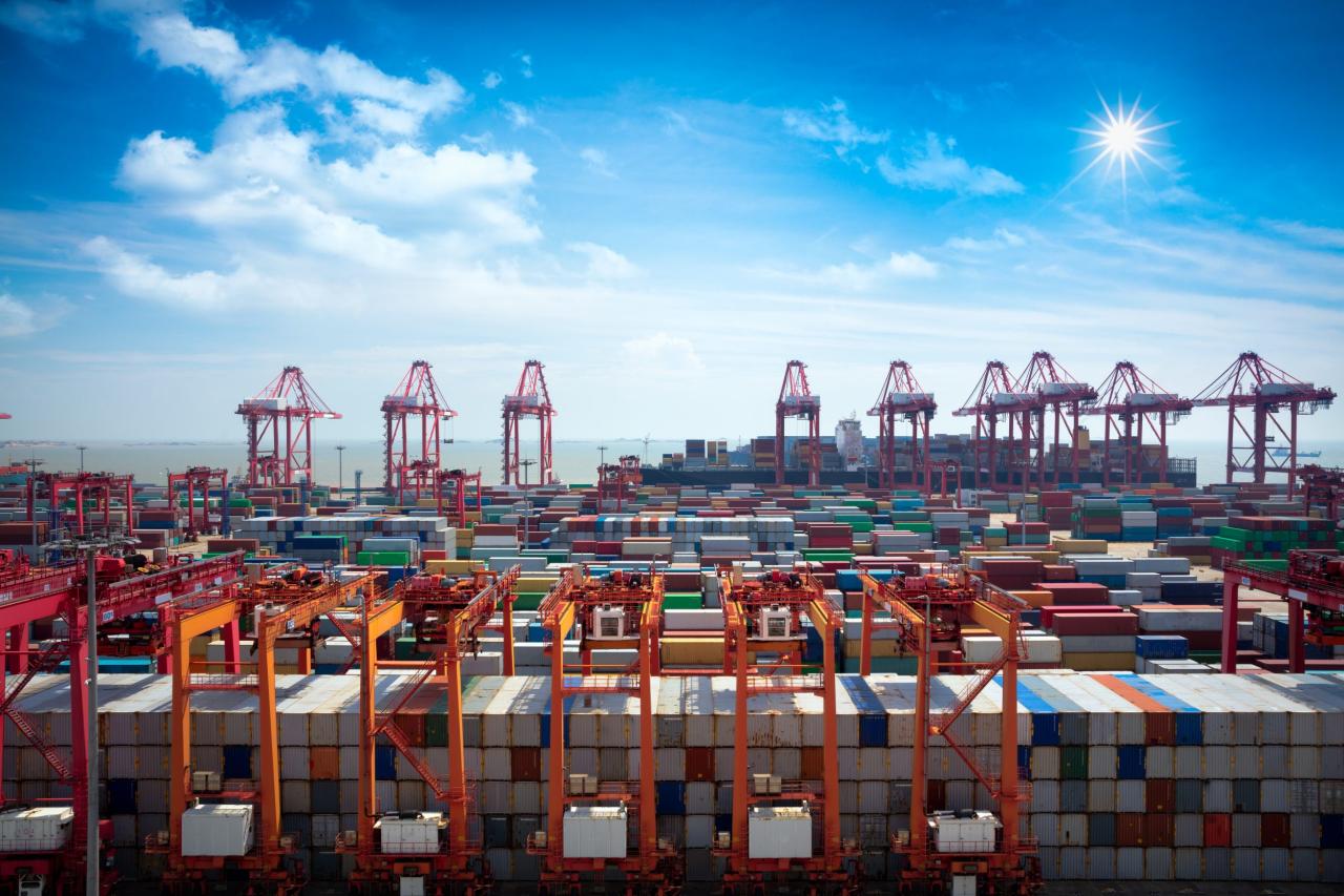 Empty shipping containers pile up in chinese ports as chinas exports continue to decline