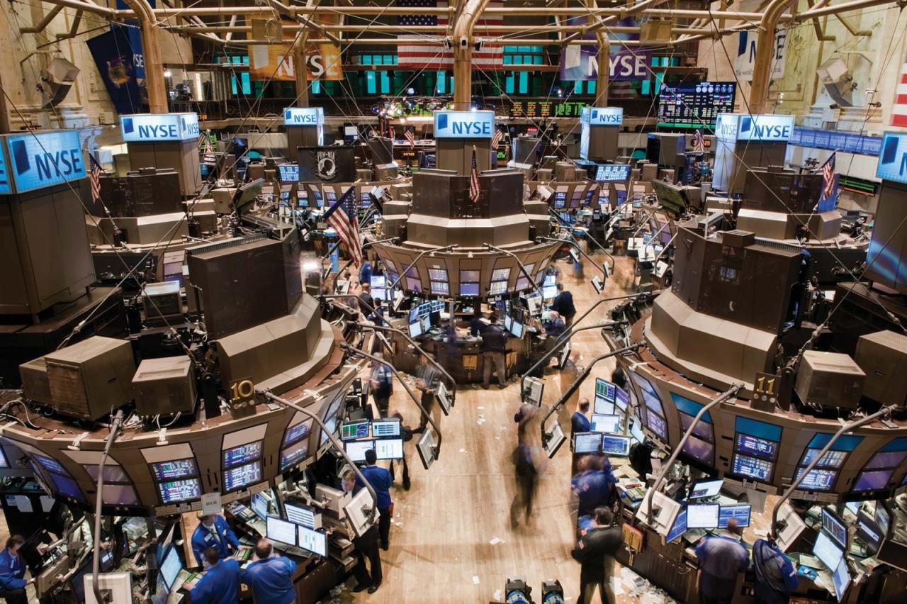 Stocks soar as nyse trading floor reopens from coronavirus shutdown