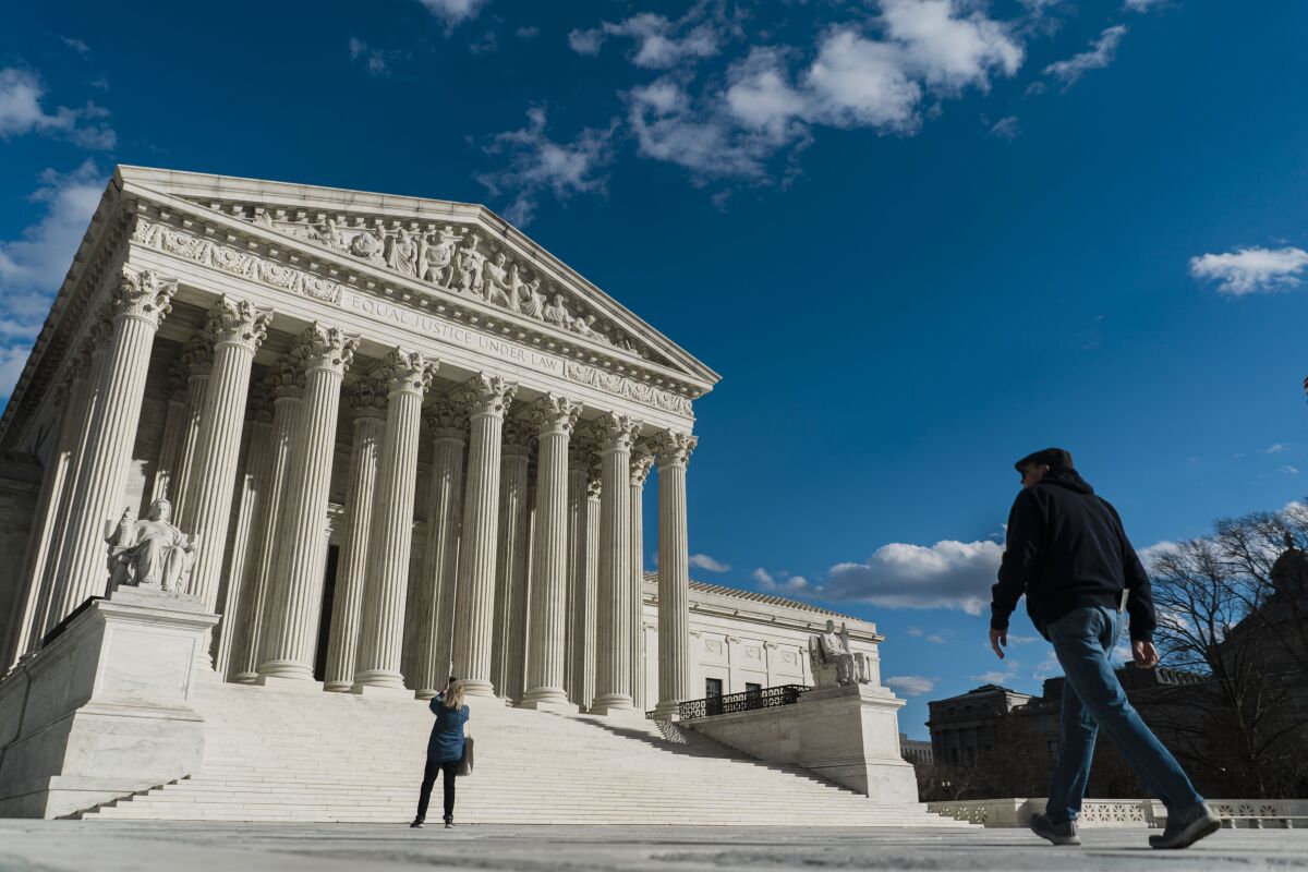 Divided supreme court rules illegal immigrants cant be shielded from id theft prosecution