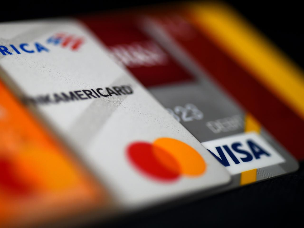 Credit card debt hits record high delinquencies push higher as stretched consumers borrow to spend