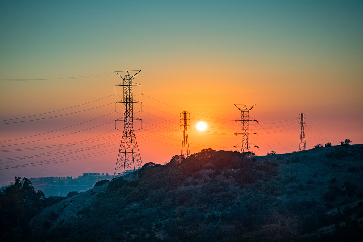 California avoids large blackouts from heat wave but shutoffs could come labor day over wildfire risk