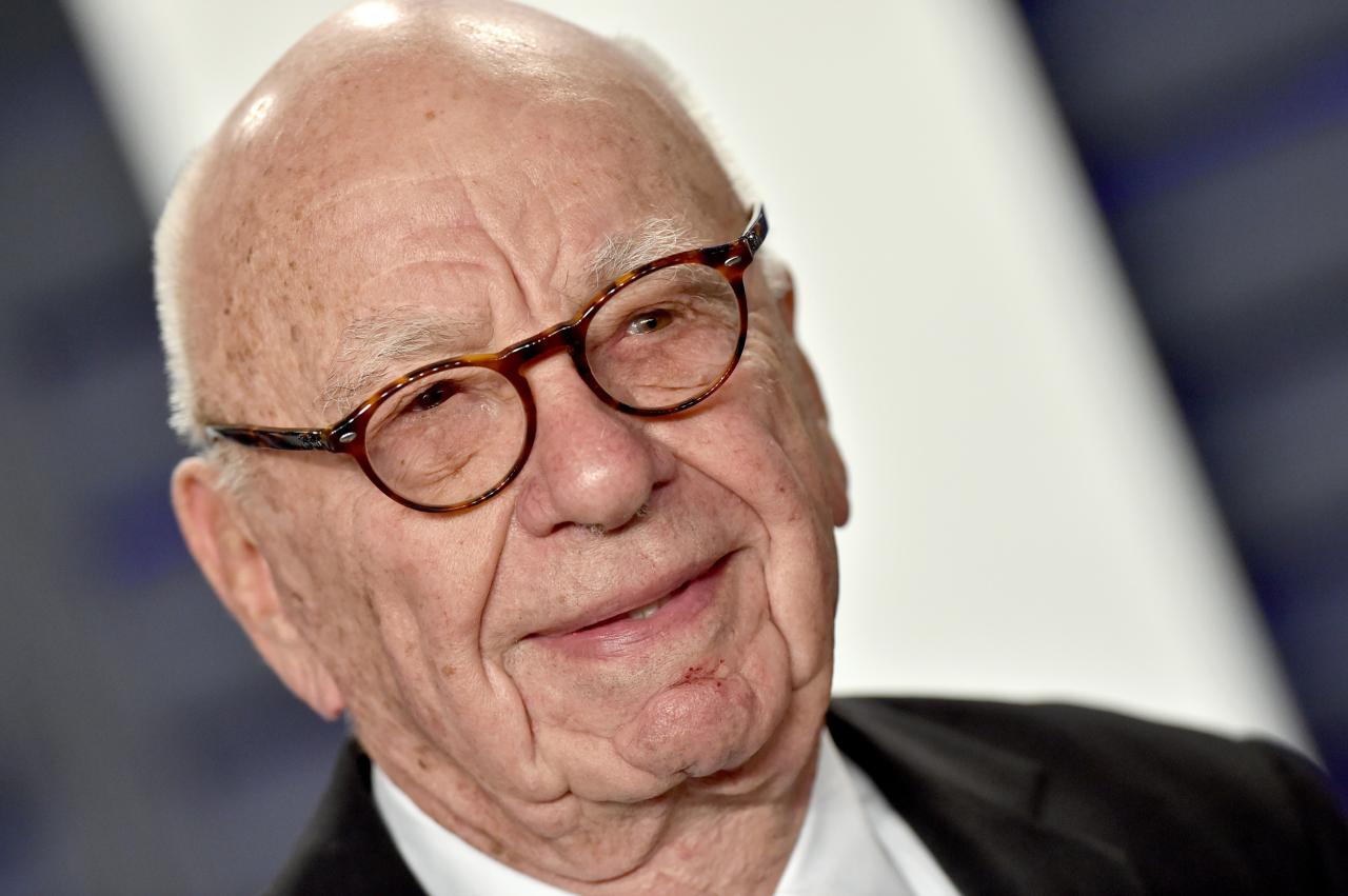 Rupert murdoch announces hes stepping down from fox