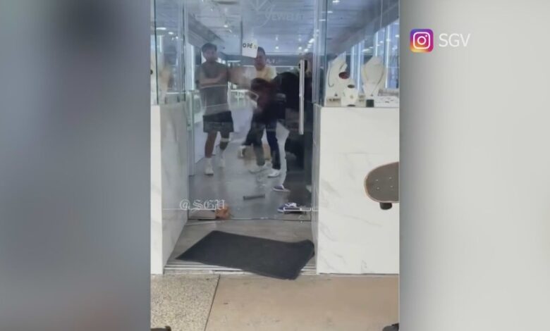 Employees foil attempted smash and grab at california jewelry store