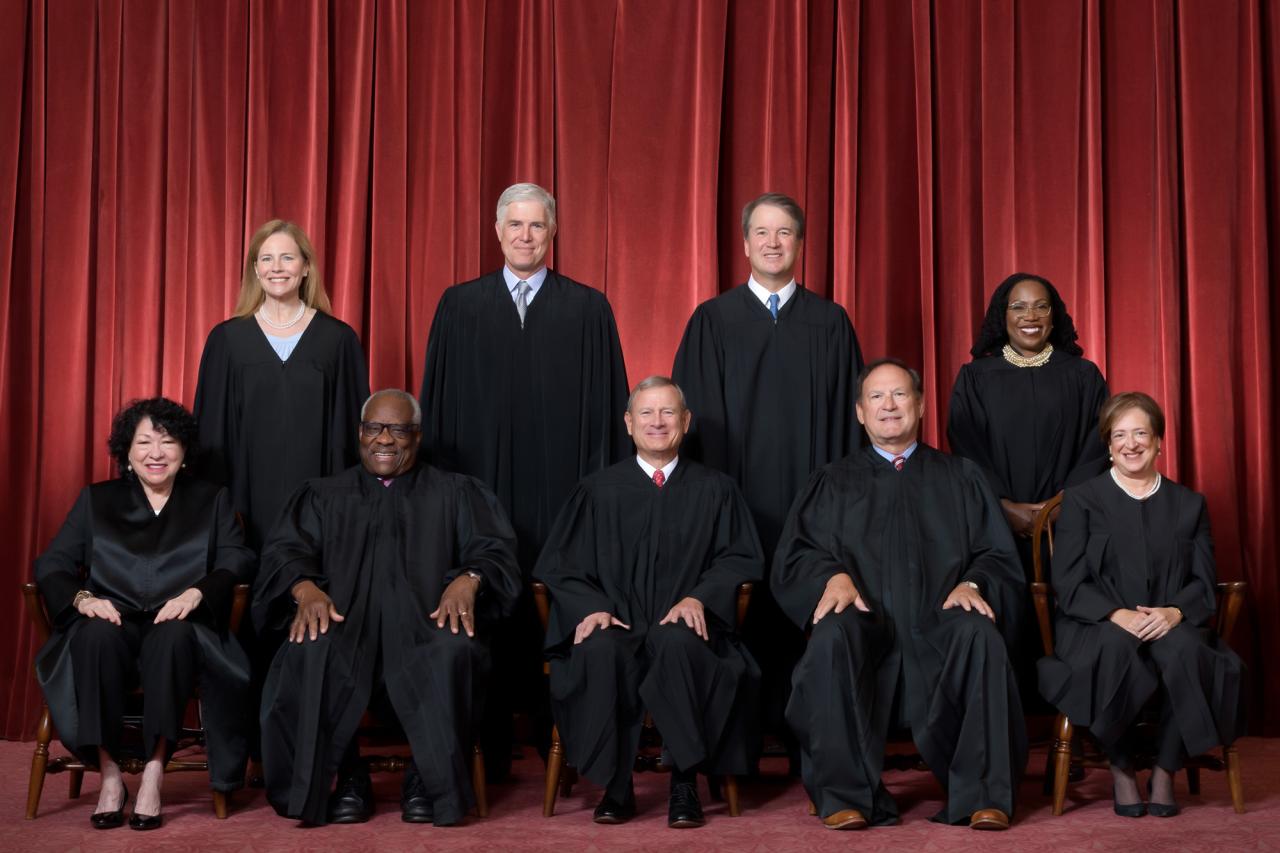 Supreme court justices thomas and alito issue warnings about state of america