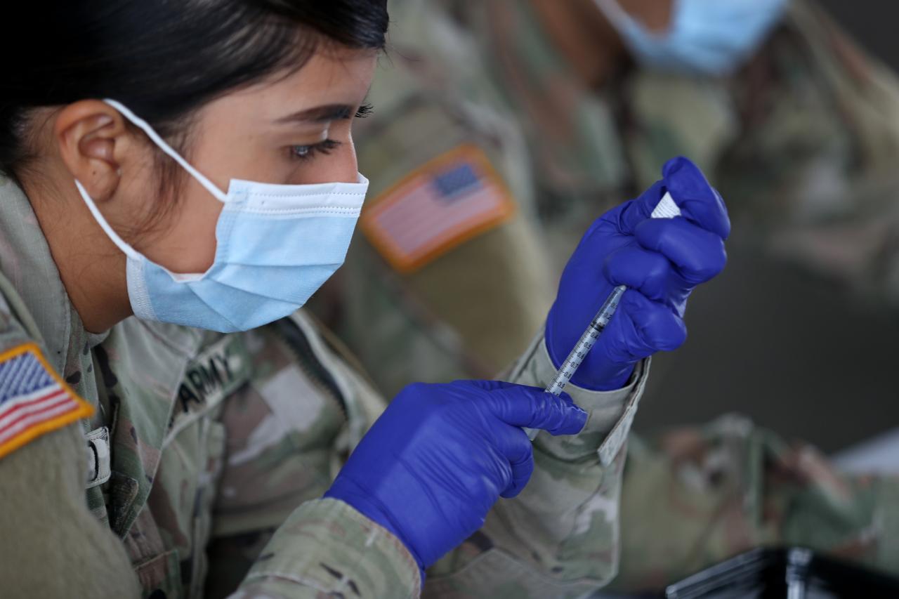 Pentagon wont yield on ending covid 19 vaccine mandate as senators threaten budget