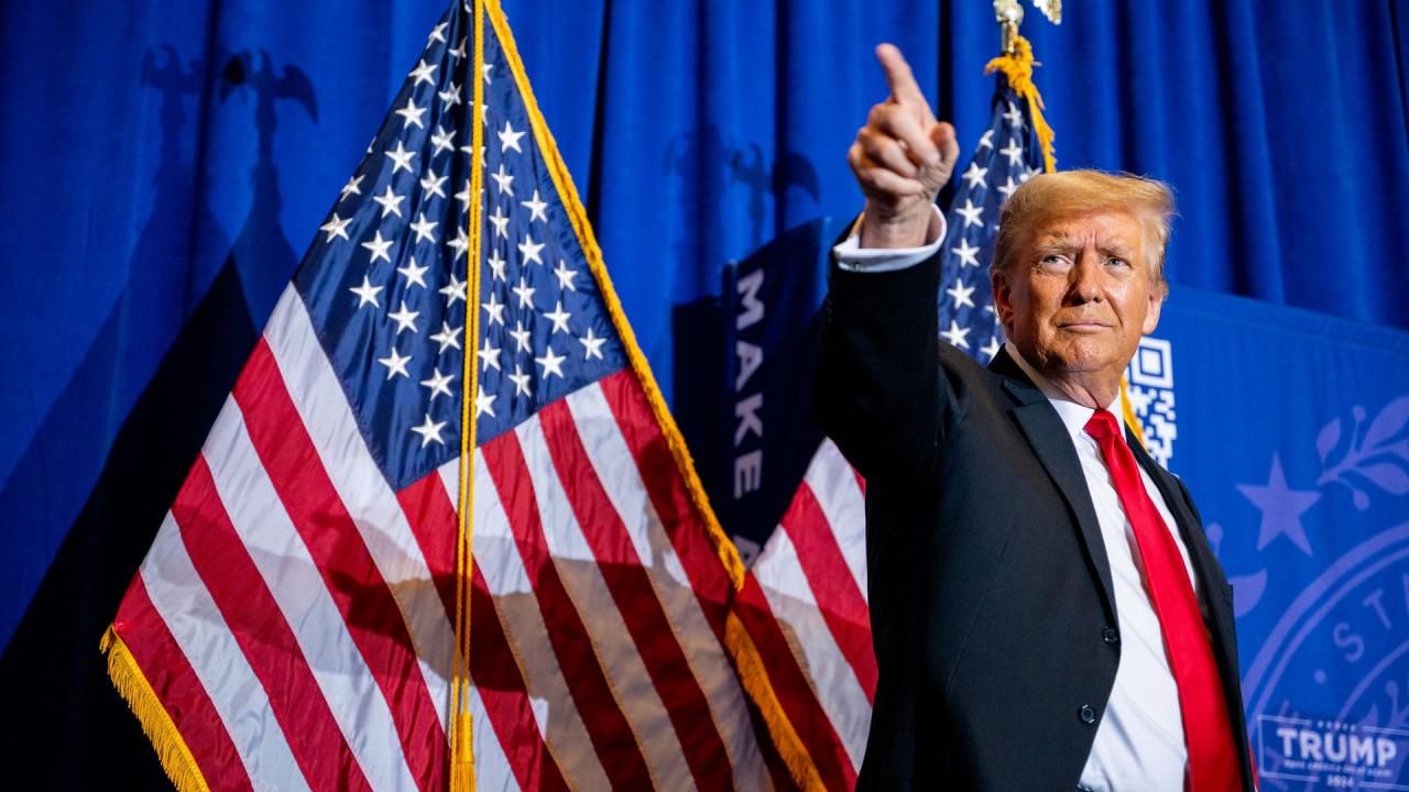 Trump tells nh rallygoers they have no choice but to vote for me as dem rivals gather nearby