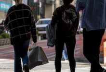 American consumer sentiment plunges while inflation expectations rise