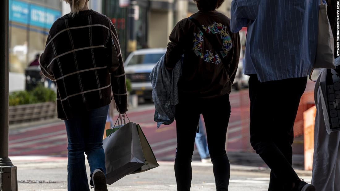 American consumer sentiment plunges while inflation expectations rise