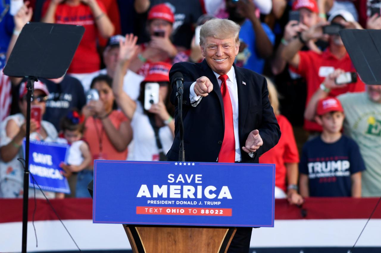 At ohio rally trump issues dire warning about inflation and jobs under biden