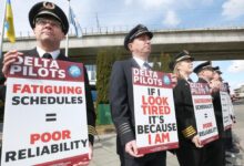 Delta pilots vote to strike for new contracts