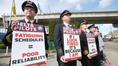Delta pilots vote to strike for new contracts