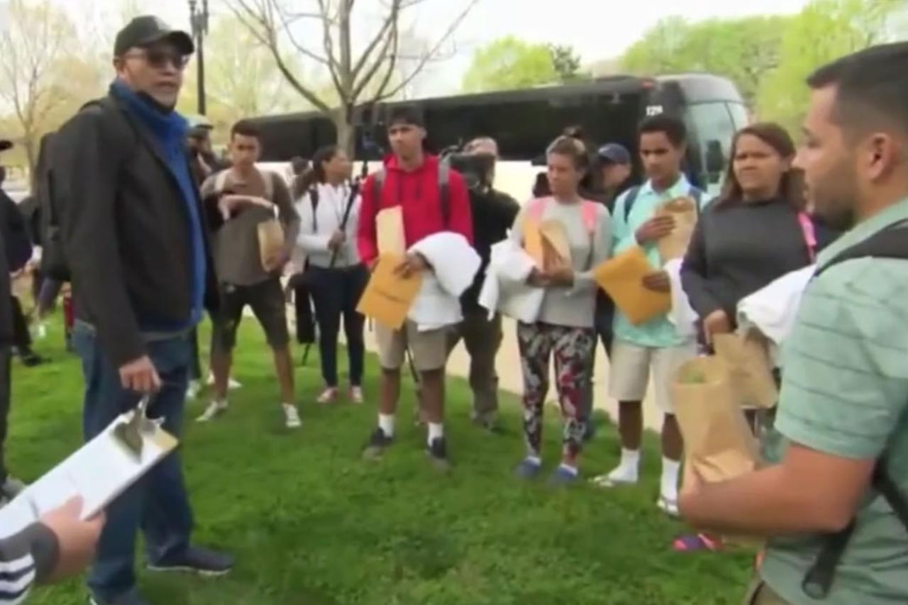 First texas bus drops off illegal immigrants near us capitol