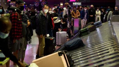 Major us airlines amtrak drop mask mandate for travelers after judge strikes down cdc order