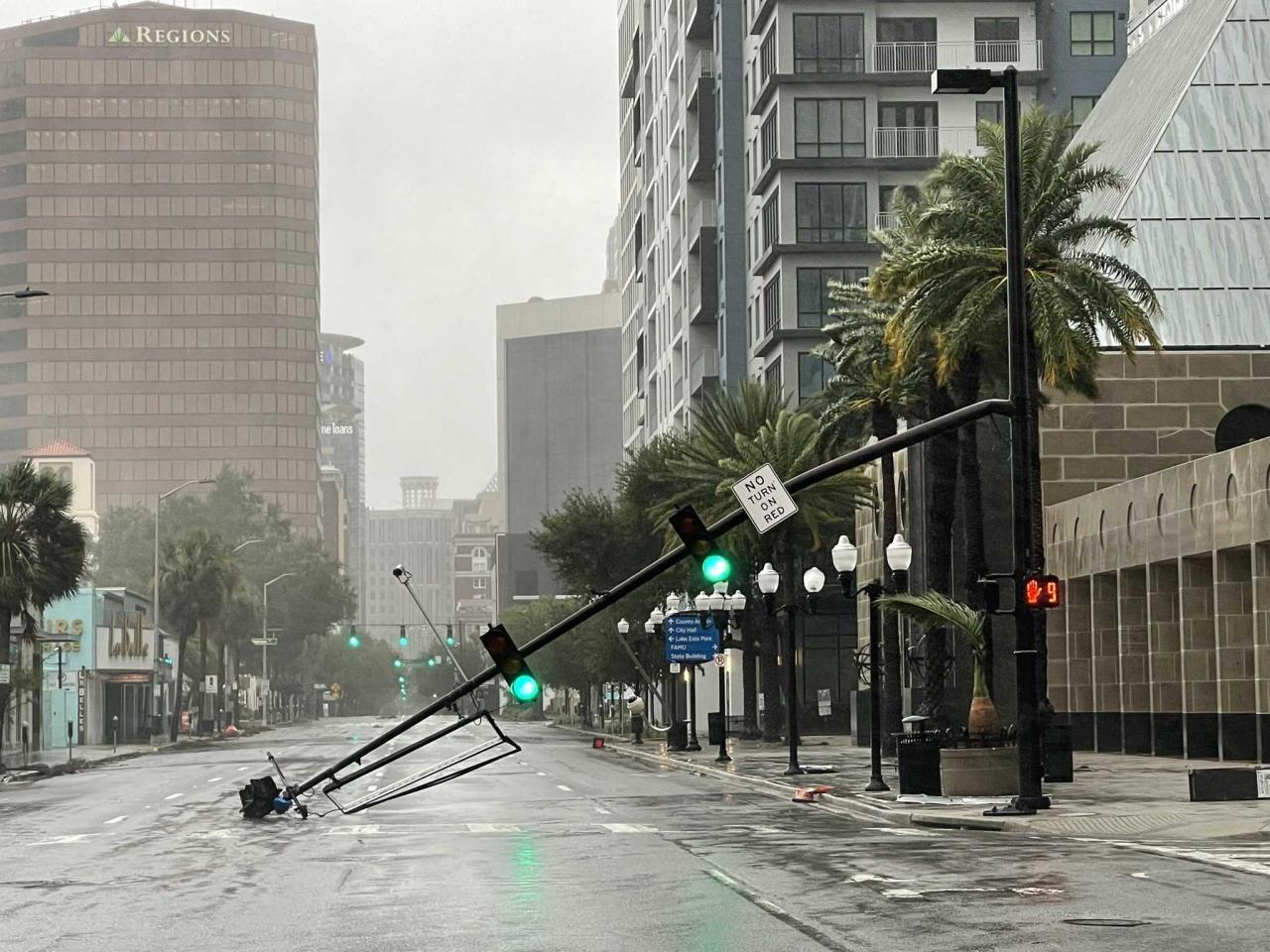 2 million floridians without power as weakened ian batters peninsula