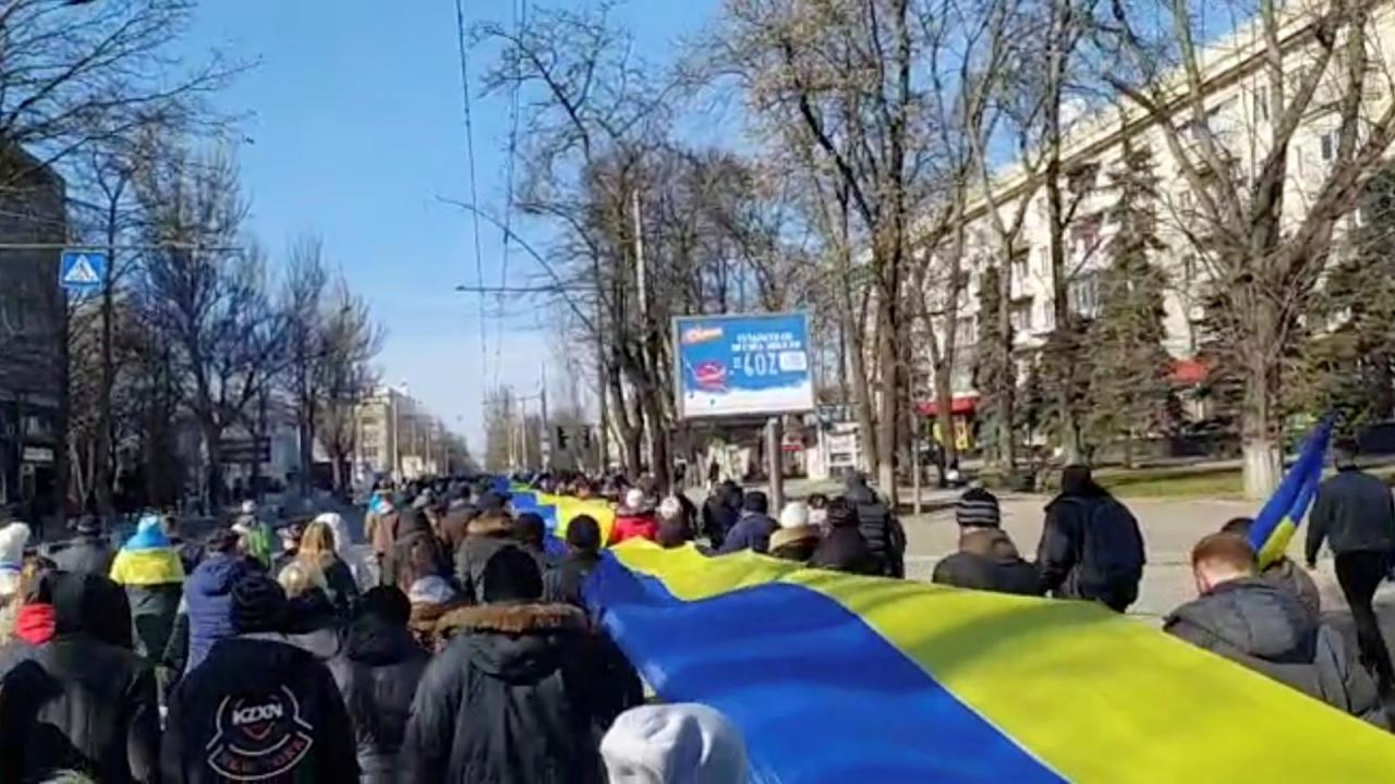 Russian forces begin withdrawal from ukraines kherson