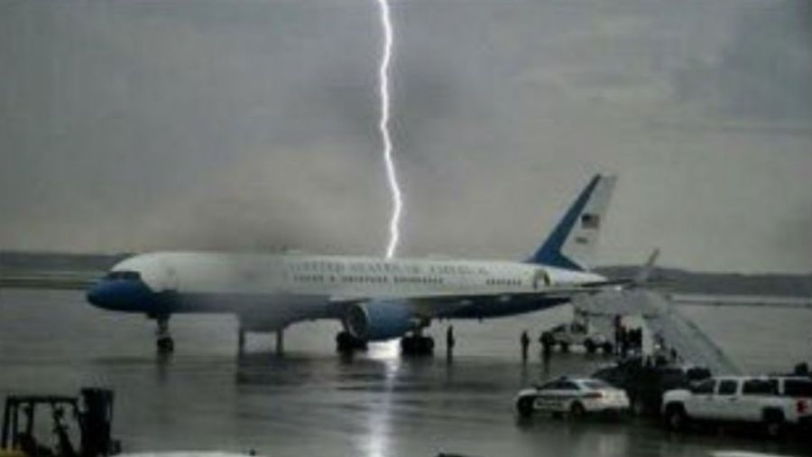 Trump tweets dramatic photo of lightning strike behind air force one amazing