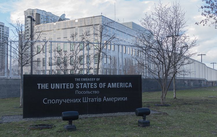 Us embassy alerts all americans still in ukraine to leave immediately