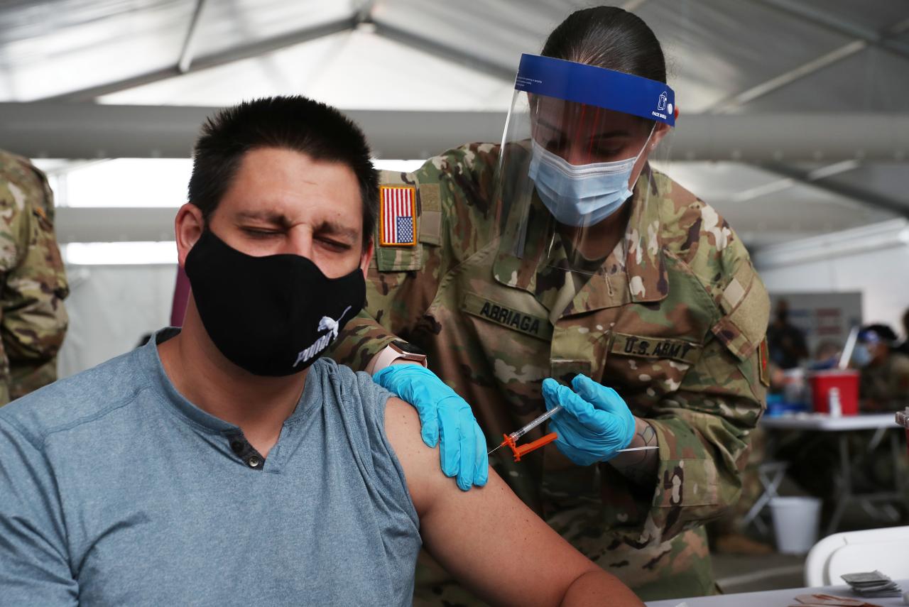 Pentagon wont yield on ending covid 19 vaccine mandate as senators threaten budget