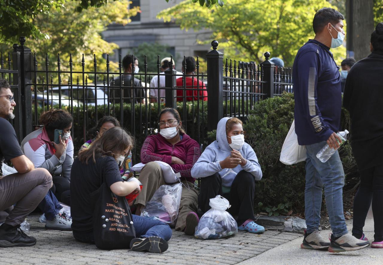 More illegal immigrants arrive near vp harriss dc residence 3 more buses sent to nyc