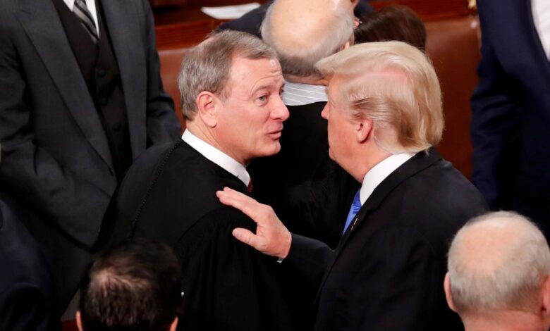 U s chief justice roberts pauses fight over trump tax returns