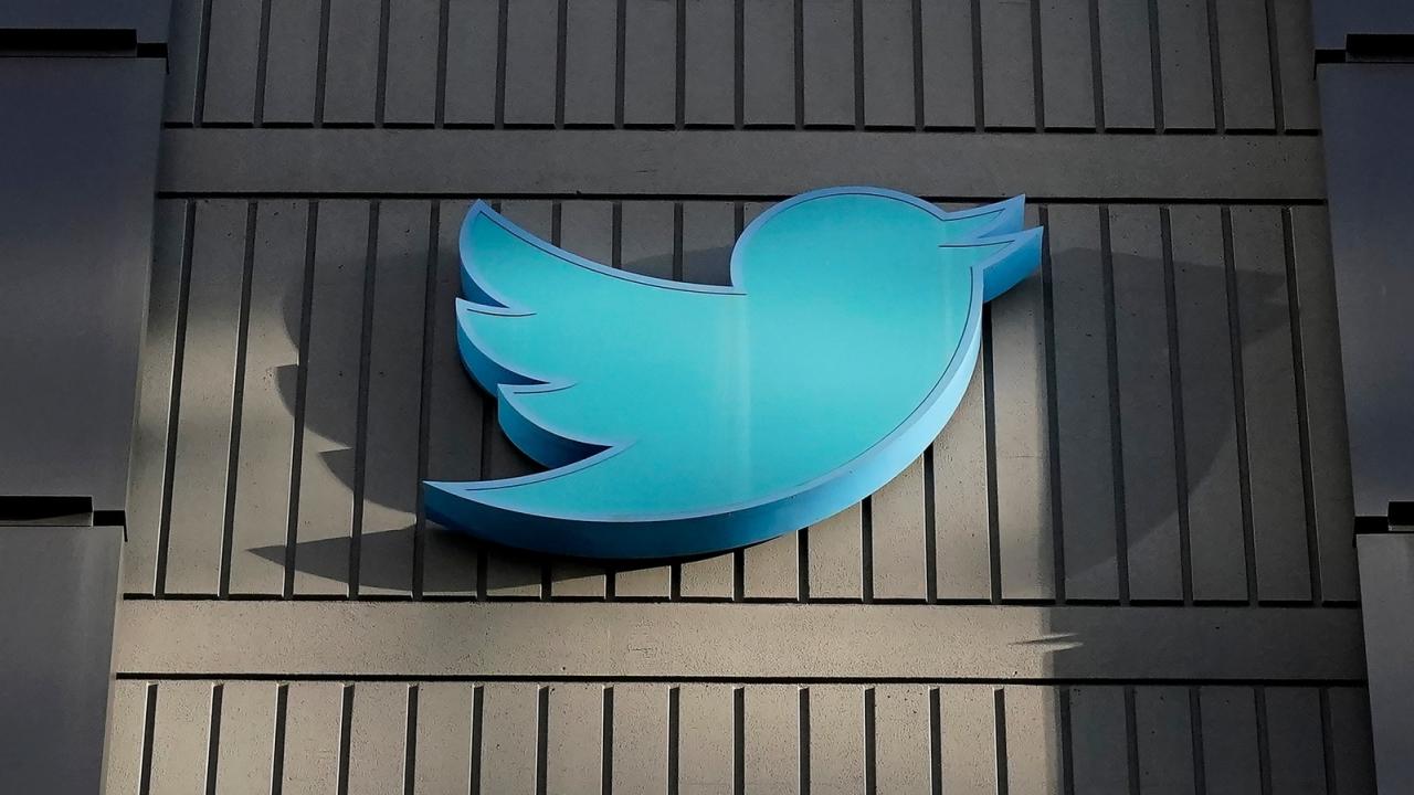 Twitter temporarily closes offices suspends badge access amid layoffs report
