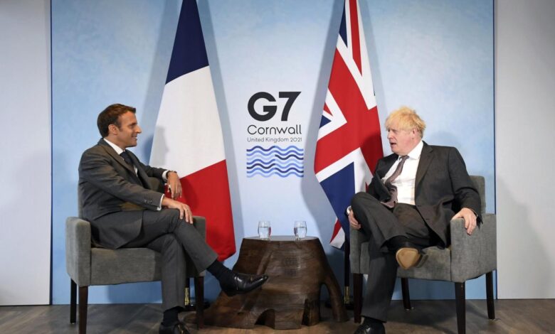 Uks johnson tells germany and france do a brexit deal